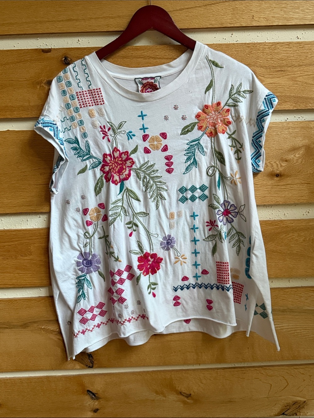 Johnny Was Katie Relaxed Drape White Embroidered Floral Tee w Multicolor Motifs
